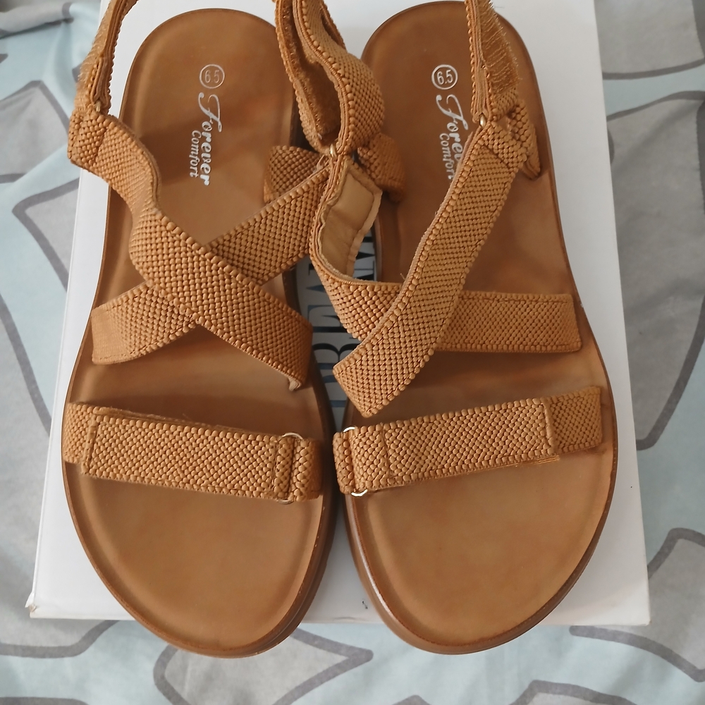 Forever Comfort Women’s Tan Strappy Elastic Sandals